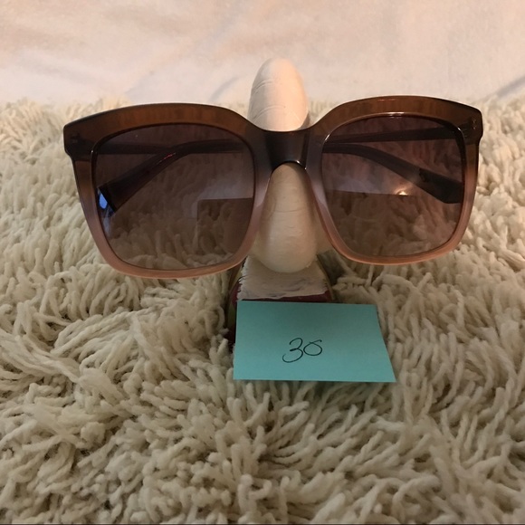 Real Deal , Vera Wang, Dana Buchman, and others. - Picture 5 of 8